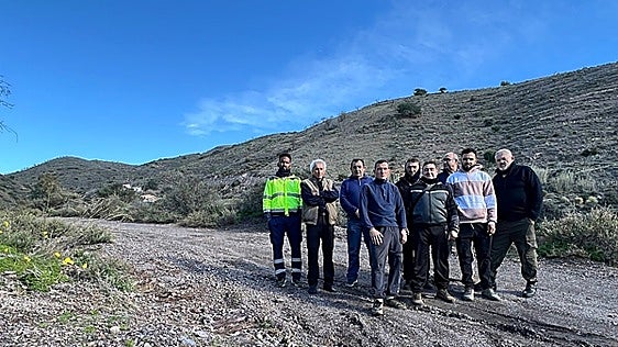 Residents of Granada village cut off while the authorities pass the buck