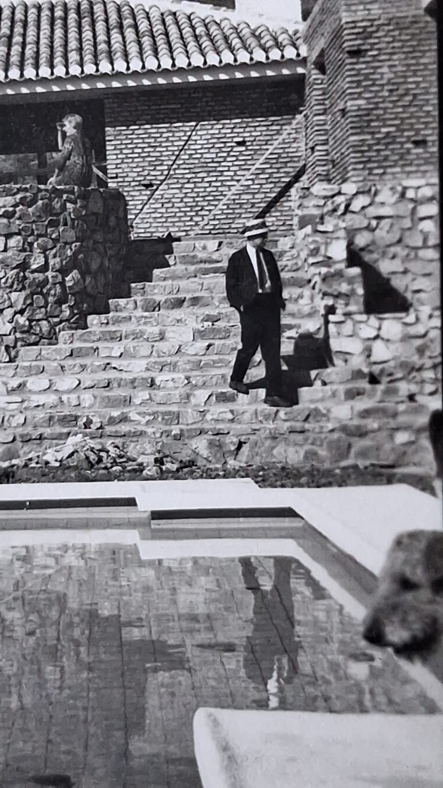 The architect, while visiting the works at the Pueblo Rancho Domingo in Benalmádena.