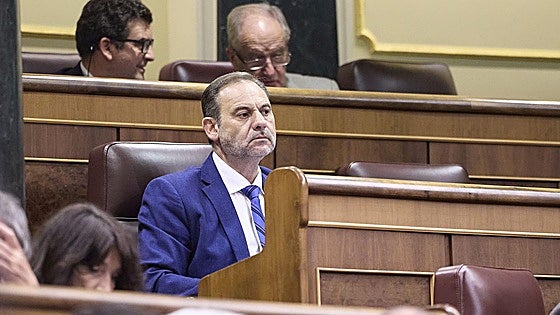 Corruption-hit former PSOE minister gives up seat in Spain's parliament