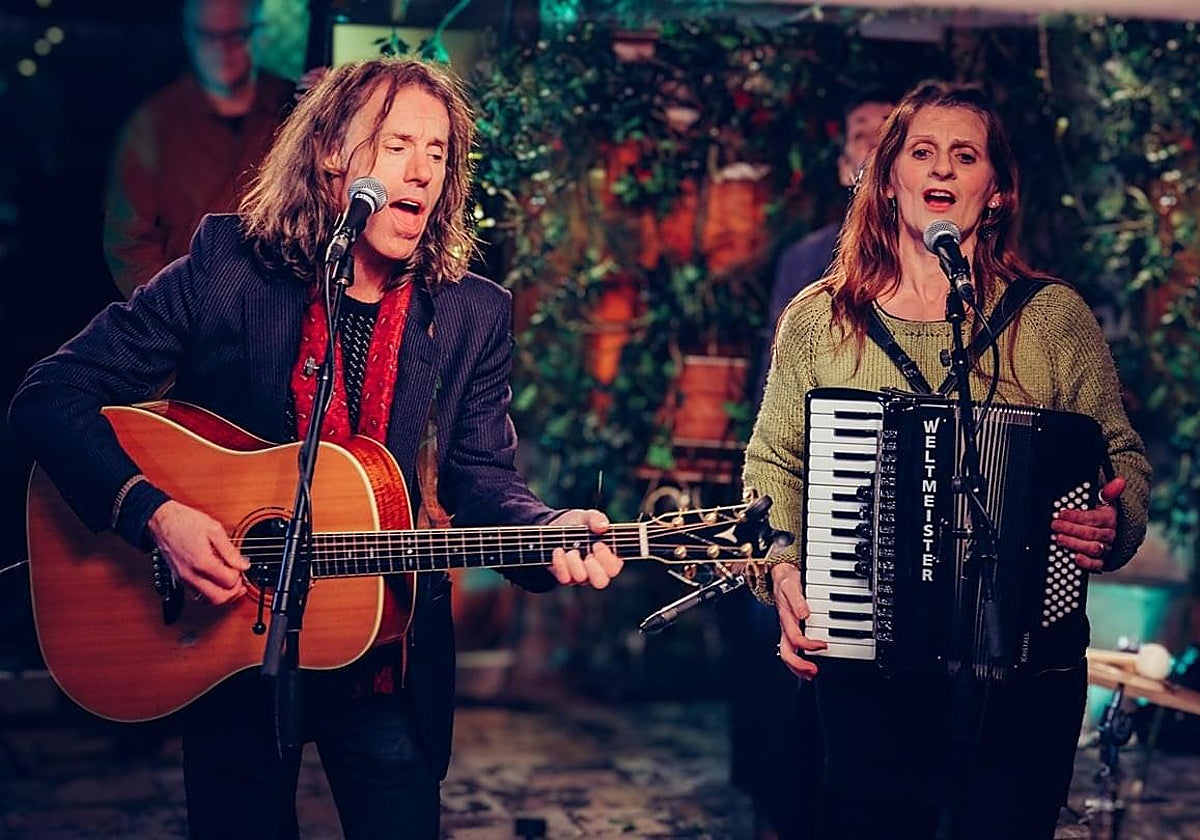 Free concert: English folk duo to perform at the Museo de Nerja