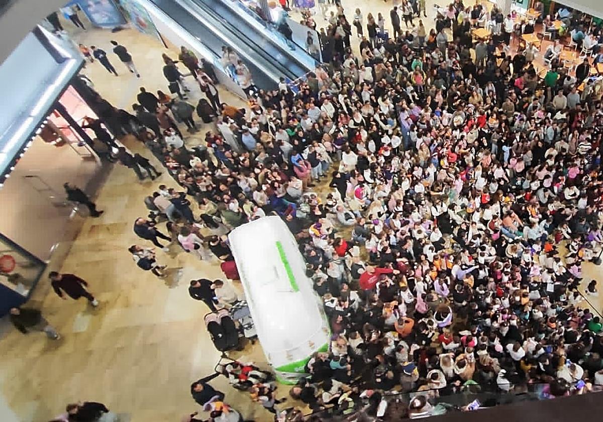 More than 3,000 people attended the event dedicated to K-Pop culture.