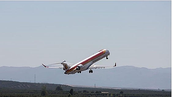 Granada-Madrid flights sold out as Iberia ends extra services despite rail stoppage