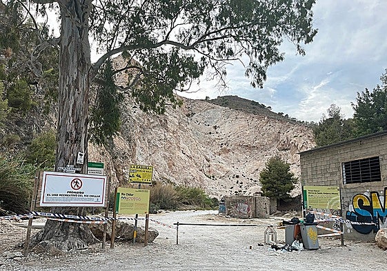 The barrier and warning signs at the Río Chillar in Nerja