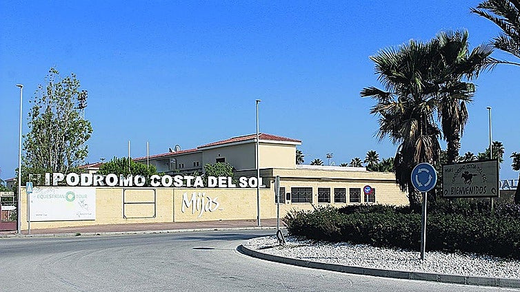 Mijas opens racecourse as temporary animal shelter during adverse weather