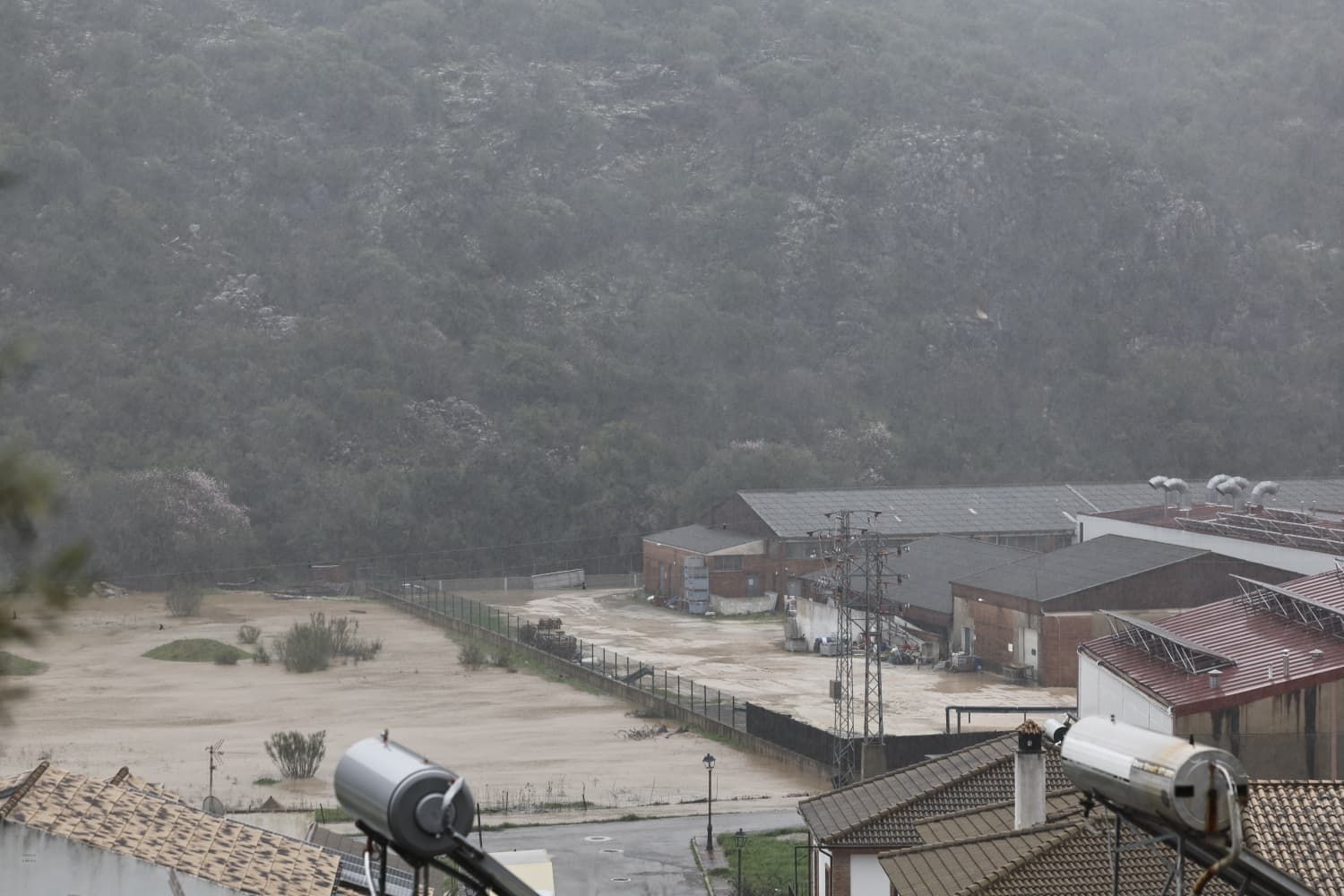 Images taken in Benaoján and Jimera de Líbar on Wednesday morning.