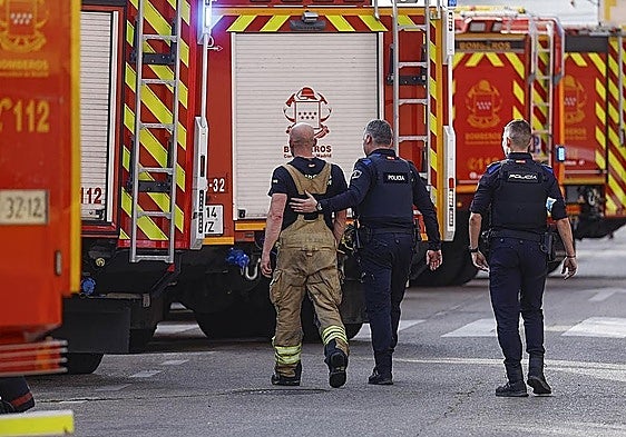 BREAKING: Madrid firefighters rescue 20 people trapped in airport tunnel after major pipe burst