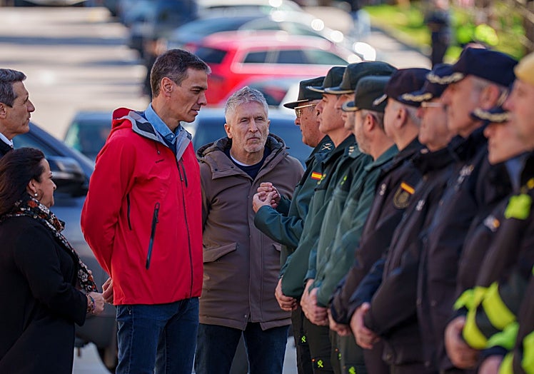 Prime Minister Pedro Sánchez, during his visit to the command post in San Roque.