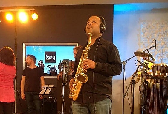 La Cochera Cabaret gets romantic with Valentine's Day smooth jazz afternoon