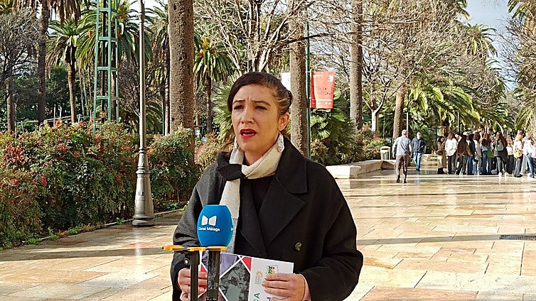Malaga giant sculptures: political group lodges administrative complaints over port installation