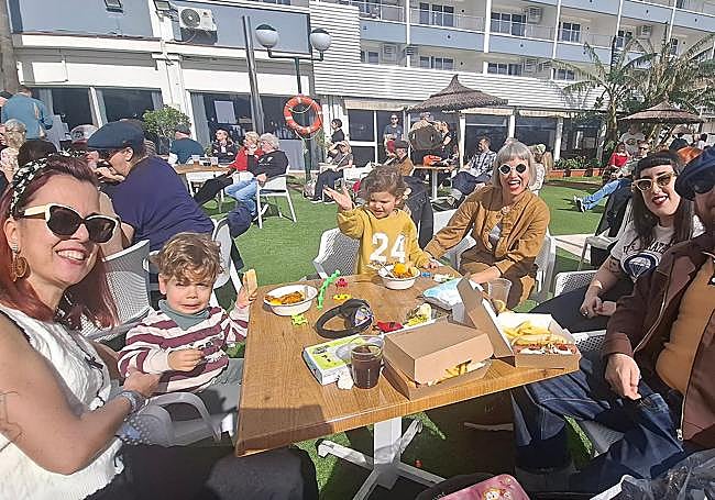 Andrea, Elena, Sara, Vega, Darío and Begoña.