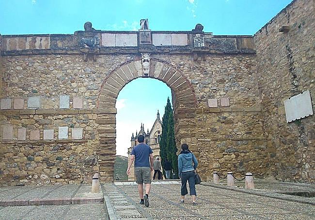 The Arco de los Gigantes at the Alcazaba in Antequera.