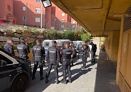 Police deployed at the eviction of the Vistamar hotel in Benalmáderna Costa, part of Operation Target