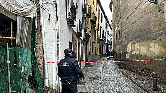 Part of the façade of historic Granada convent collapses