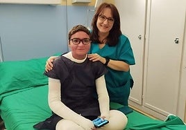 Adrián, a young man from Tolox with butterfly skin disease, with his mother, Virginia Cortés.