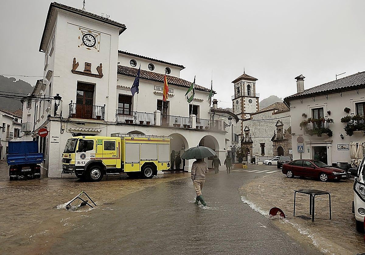 School-age children evacuated from Grazalema will return to classes in Ronda, Olvera and Ubrique