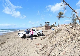 Marbella's mayor, Ángeles Muñoz, and councillor in charge of beaches, Diego López, have visited the worst-affected areas.