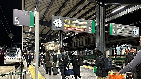 First Granada-Madrid high-speed train departs on time
