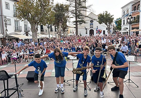 Gotelé during a performance in Nerja.