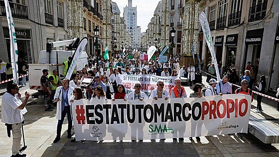 Doctors march through Malaga to demand better working and social conditions