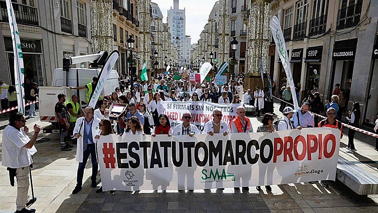 Doctors march through Malaga to demand better working and social conditions