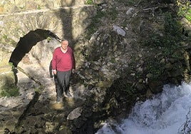 Paco Camacho next to the San Antón mill.