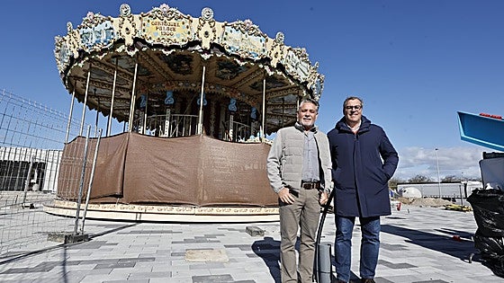 Malaga amusement park installs first attractions next to Plaza Mayor