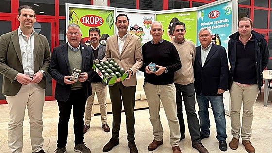 Axarquía town halls strengthen ties with tropical fruit giant to promote tourism