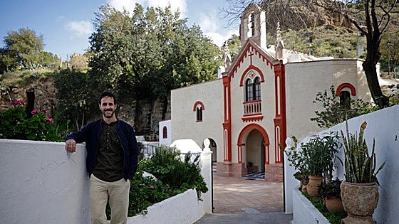 The firefighter who became a hermit in a village in Malaga to find happiness
