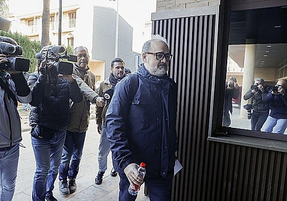 Valencia dana probe: Judge confronts Mazón advisor over conflicting testimony
