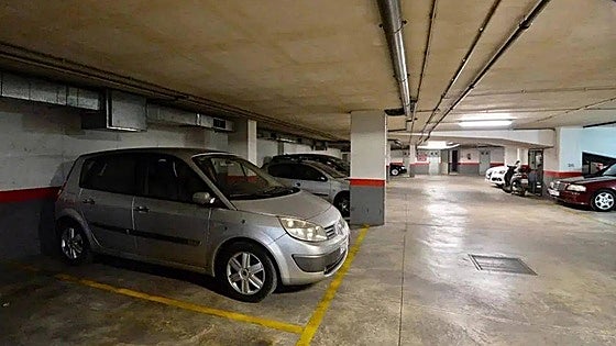 Malaga court convicts woman of invading neighbour's space to park Porsche Cayenne, Jeep Cherokee and motorbike