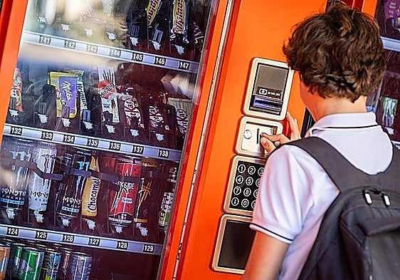 Spain to ban energy drink sales to under-16s: new 2026 health regulations