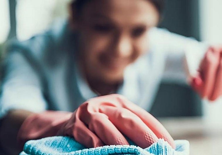 Spanish court upholds worker dismissal over lateness and social media use at work