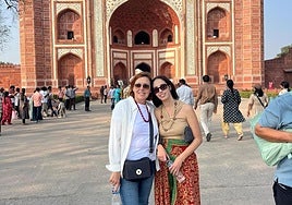 Claudia Padilla and Lola Sánchez, two of the tourist from Malaga currently in the Middle East.