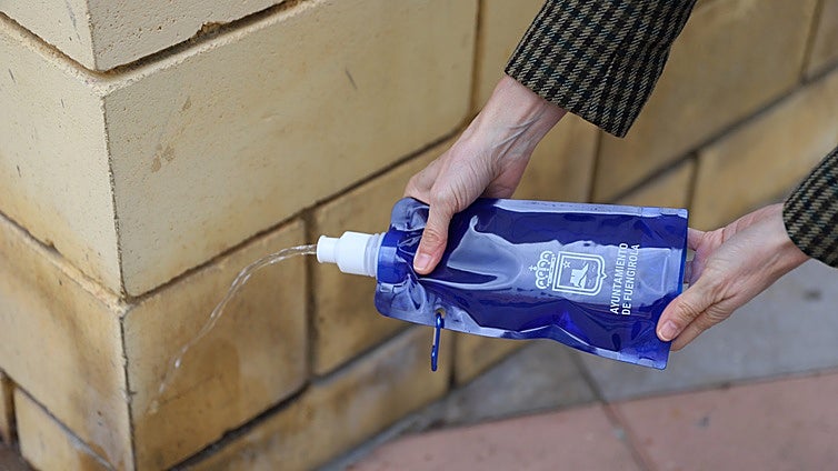 Fuengirola to fine dog owners up to €750 for not diluting pet urine
