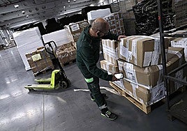 An employee working in a distribution company.