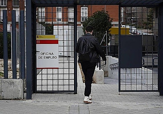February sees nearly 100k more jobs across Spain while unemployment's up by over 3,500