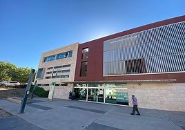 Main facade of the Vélez-Málaga court.