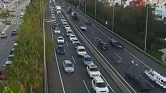 Malaga traffic: long tailbacks on A-7 motorway following two Monday accidents