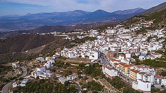 Cash for kids: Axarquía village offers payouts to stop rural flight