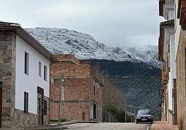 Malaga mountains wake up covered in snow as cold drop hits