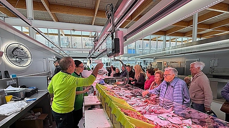 Almuñécar's municipal market is back in action