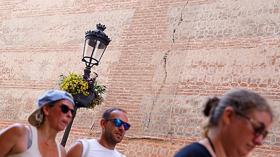 Malaga's Sagrario church to receive work authorisation to close major crack