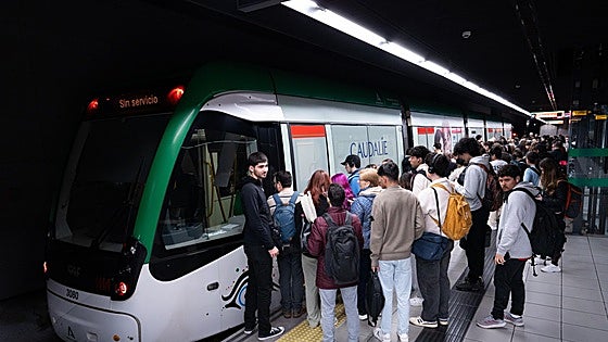Malaga Metro workers' strike causes crowds at stops and long delays