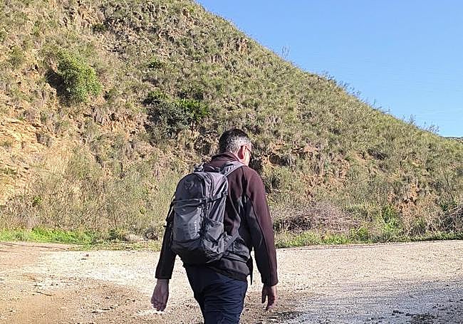 Turn right, after two kilometres on road