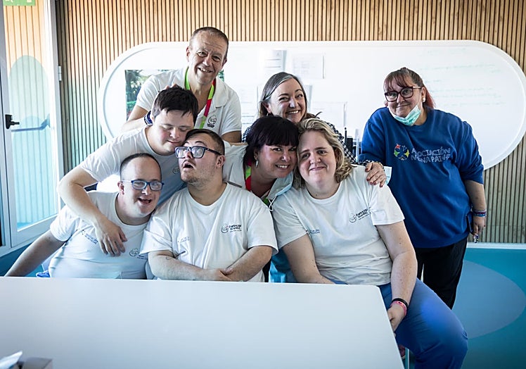 Four volunteers pose with Olivares foundation staff.