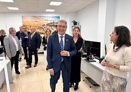 The mayor of Vélez-Málaga and the president of the Diputación during the visit to the new tax office.