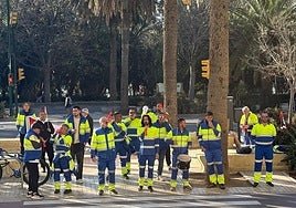 FCC and Aqualia employees at the gates of Malaga city council on Paseo del Parque.
