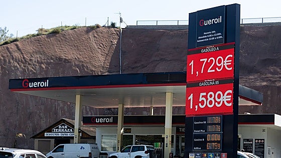 Have fuel prices dropped in Malaga province since the government's measures?