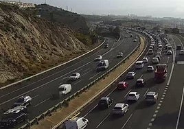Collision between two vehicles causes five-kilometre tailbacks on the A-7 in Benalmádena