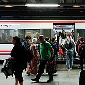 Passengers getting on and off a Cercanías train in Malaga.